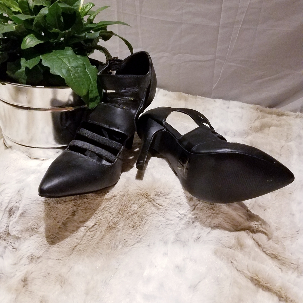 Woman black shoes
